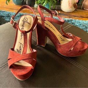 NWOT Beautiful burgundy faux suede American Rag heels